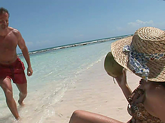 Perfectly hot babe Veronica is in love and full of sand