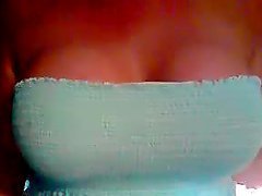 Horny Chicks Shows Her Amazing Cleavage In Amateur Clip