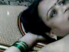 BBW Indian MILF Shows Her Curvaceous Body in a Hot Amateur Clip